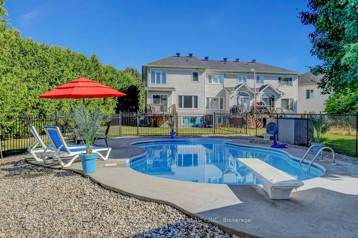 97 Flowertree Crescent
