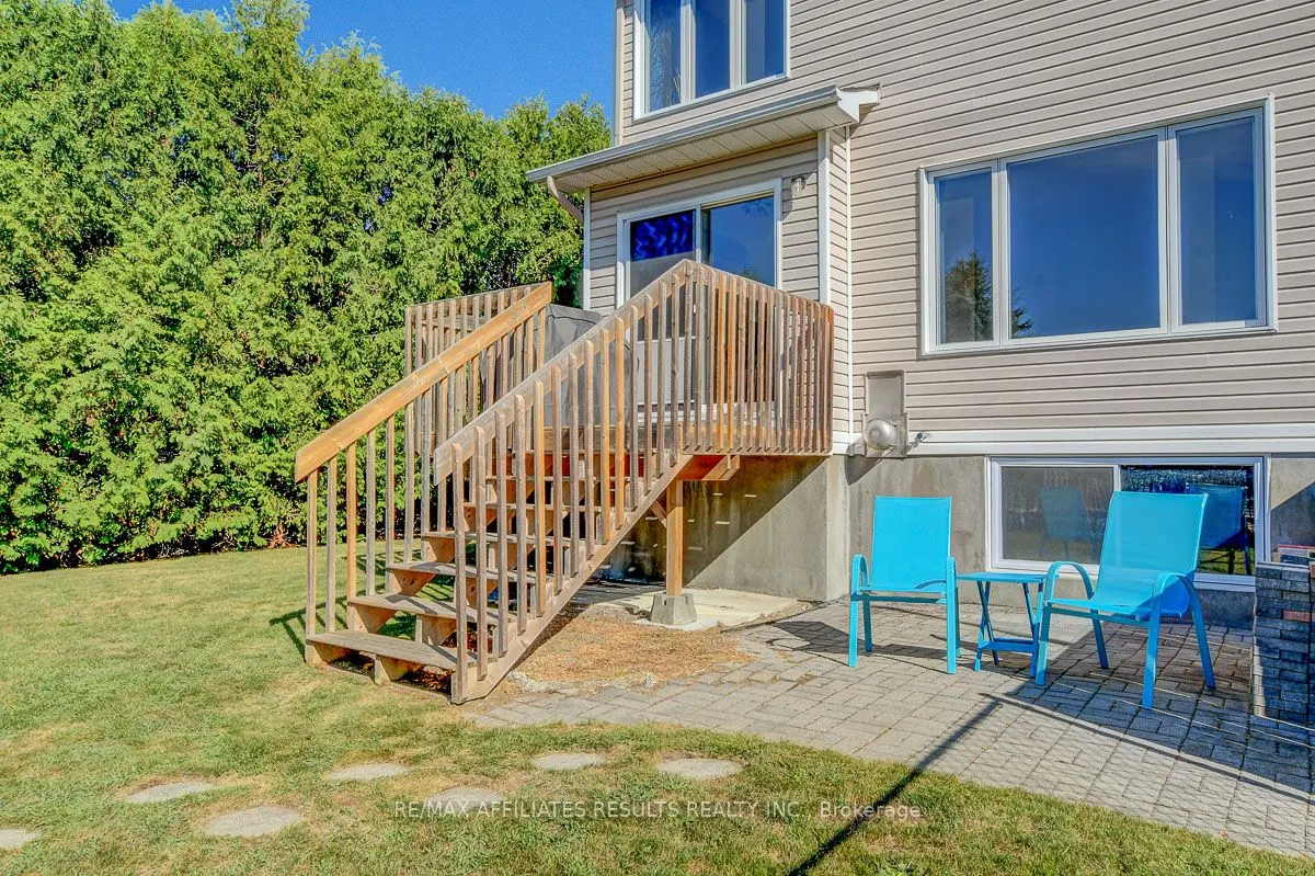 97 Flowertree Crescent