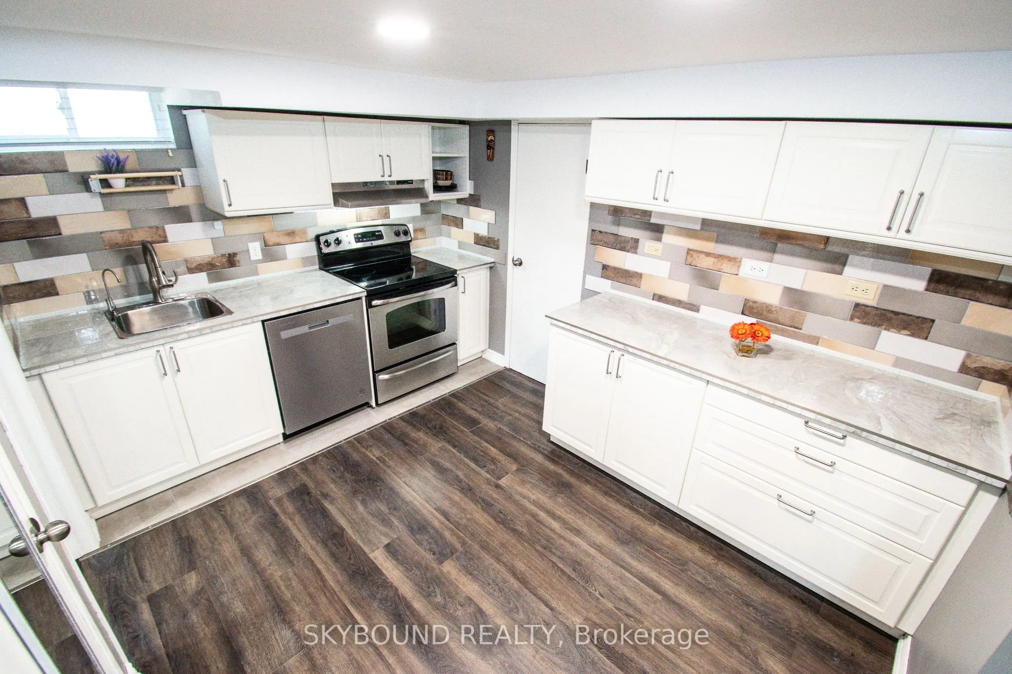 10 Chorley Avenue, #Lower unit