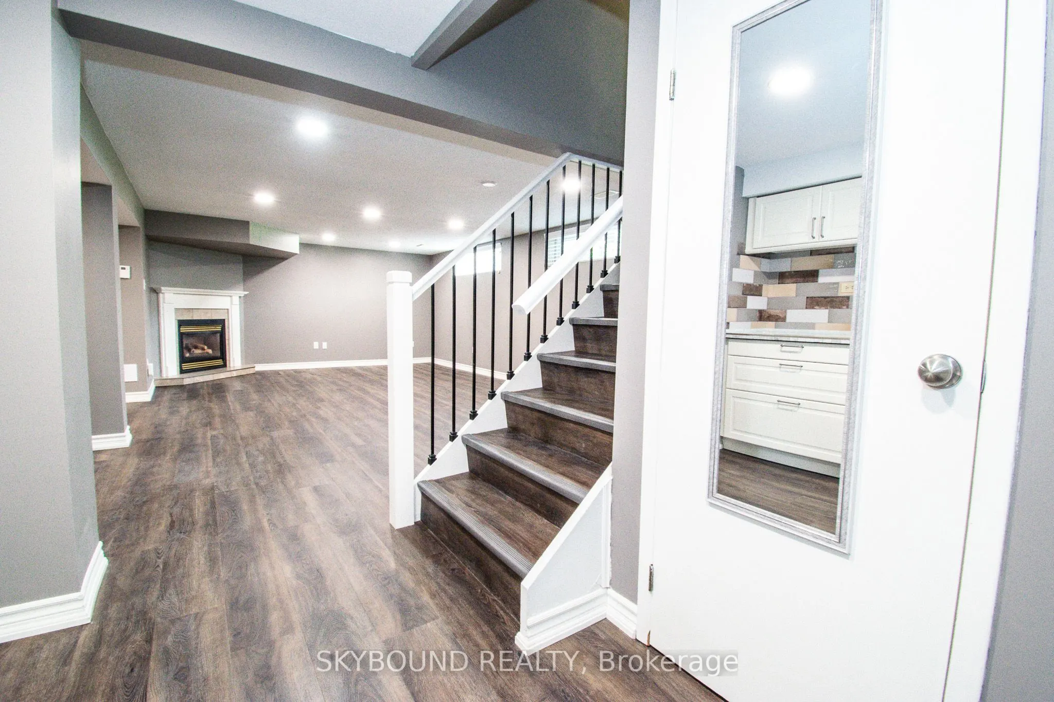 10 Chorley Avenue, #Lower unit
