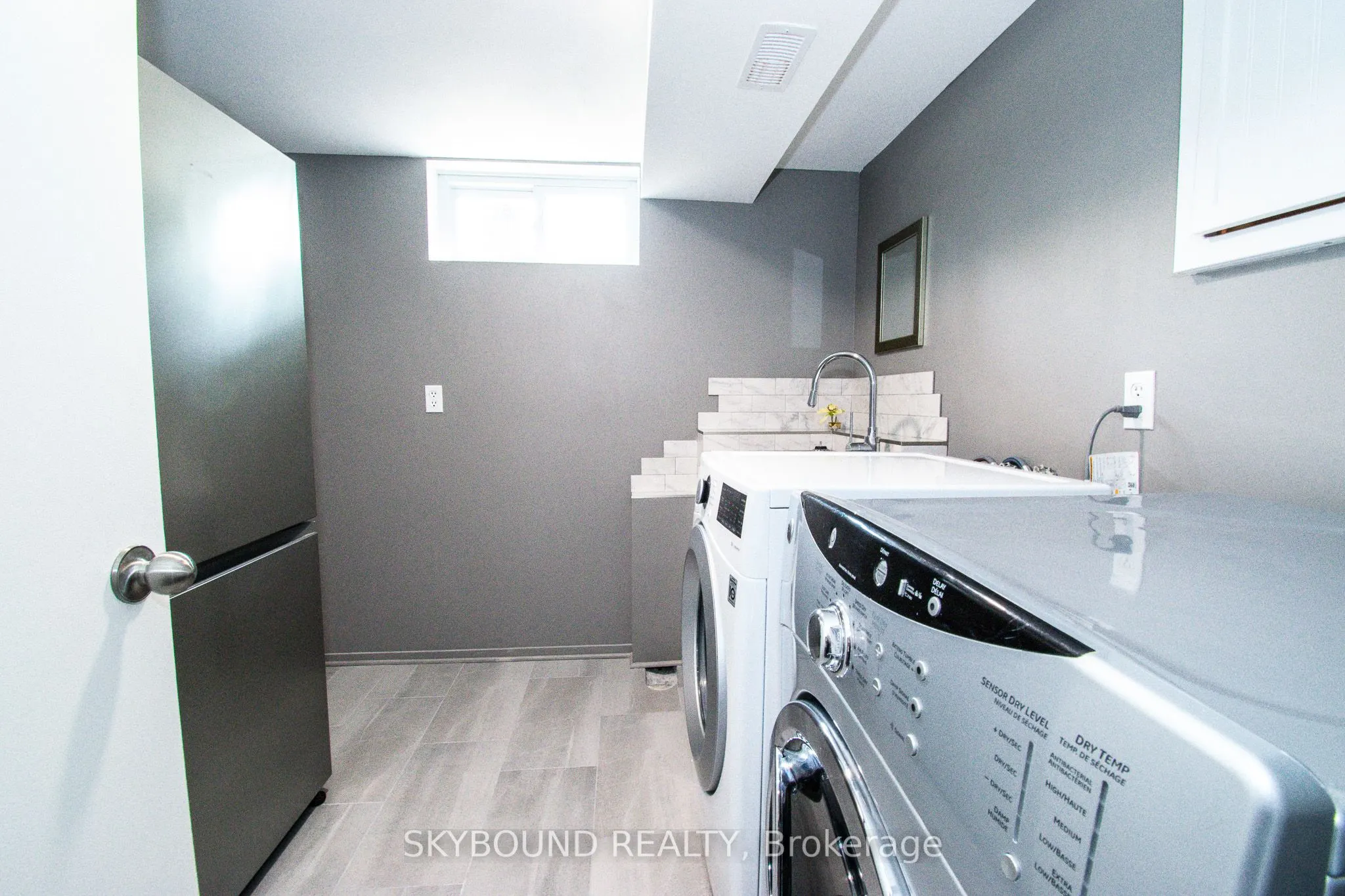 10 Chorley Avenue, #Lower unit