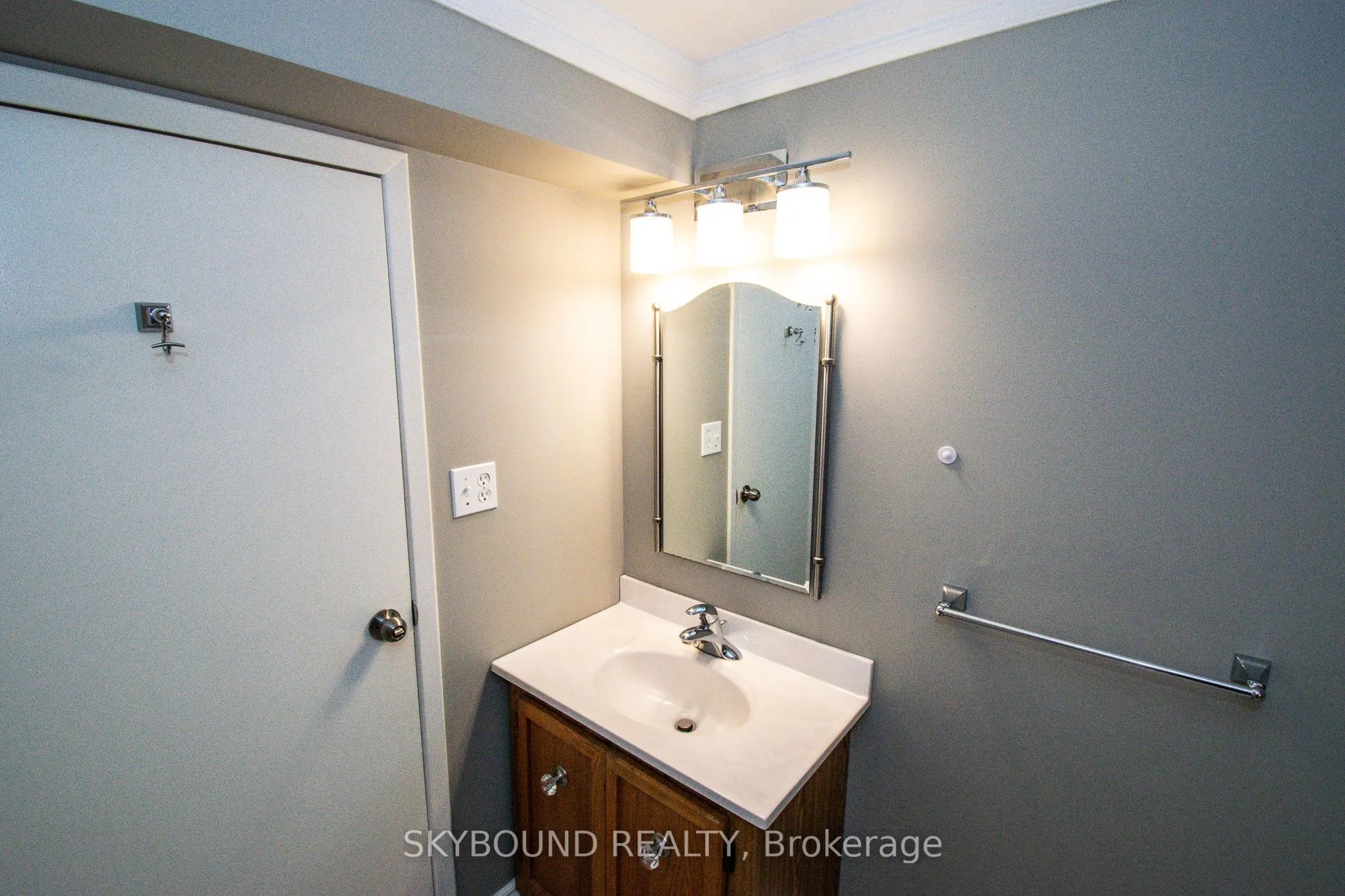 10 Chorley Avenue, #Lower unit