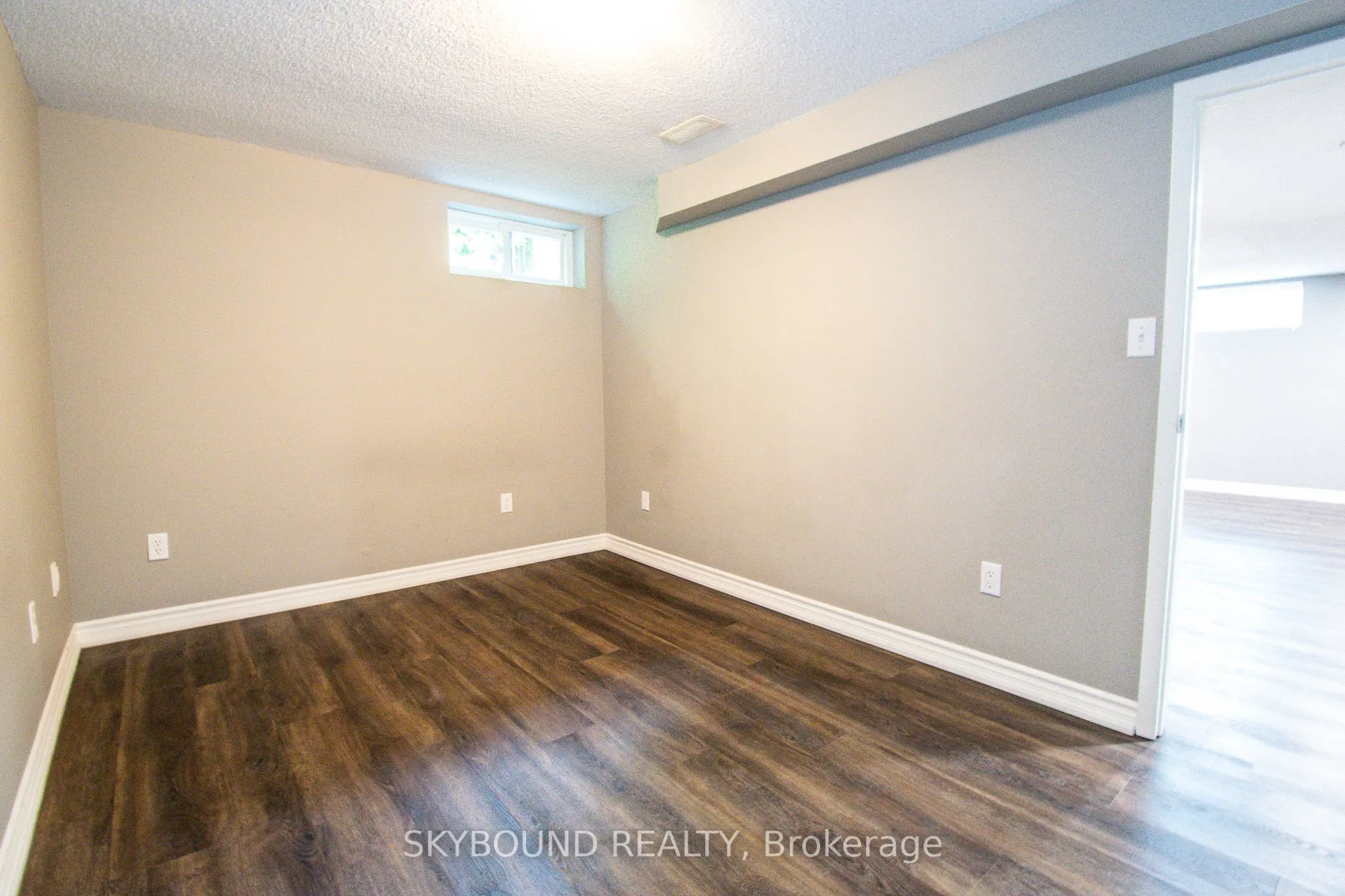 10 Chorley Avenue, #Lower unit