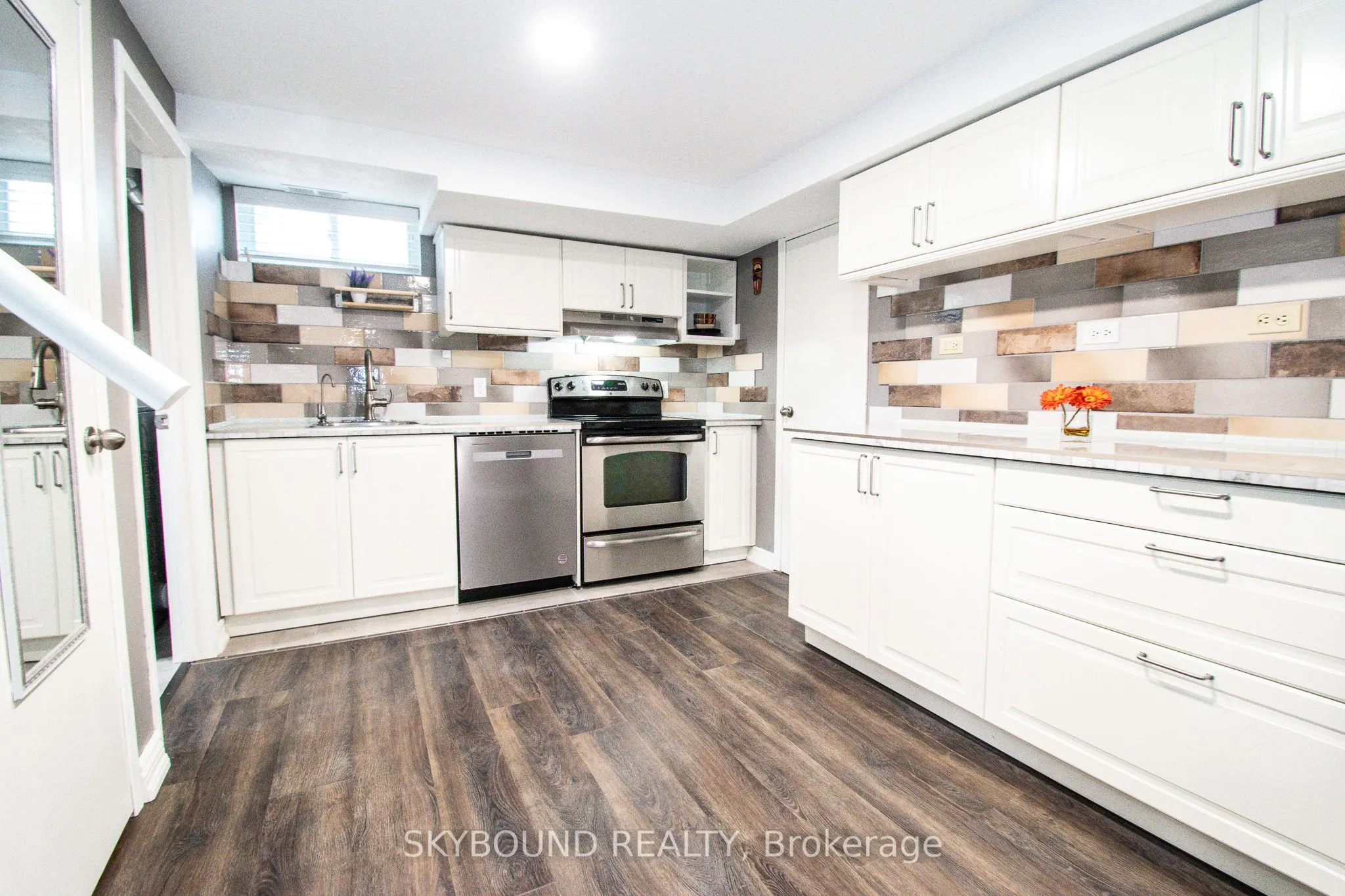 10 Chorley Avenue, #Lower unit
