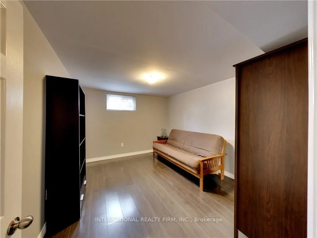 5 Regis Court, #Basement