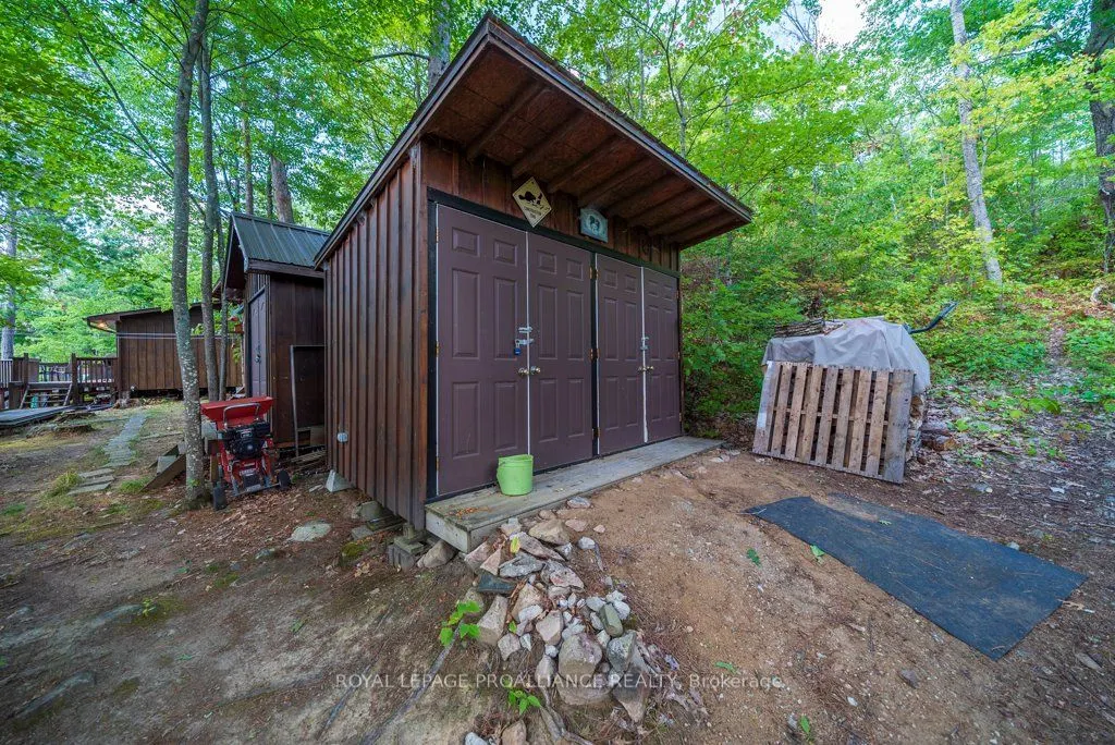 163 Mazinaw Lake