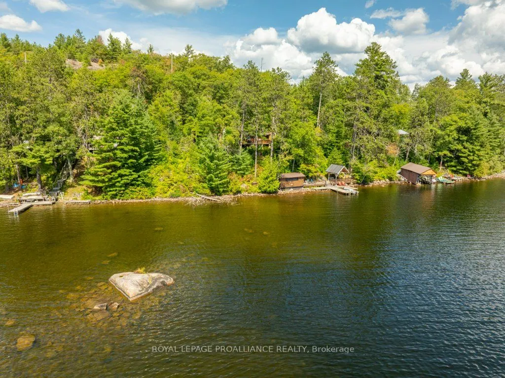 163 Mazinaw Lake