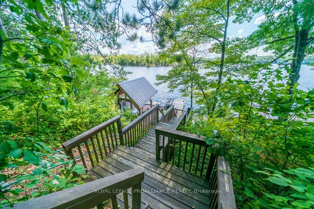 163 Mazinaw Lake