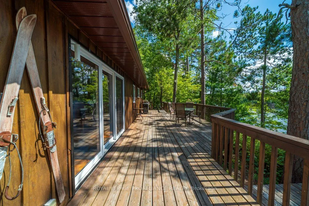 163 Mazinaw Lake