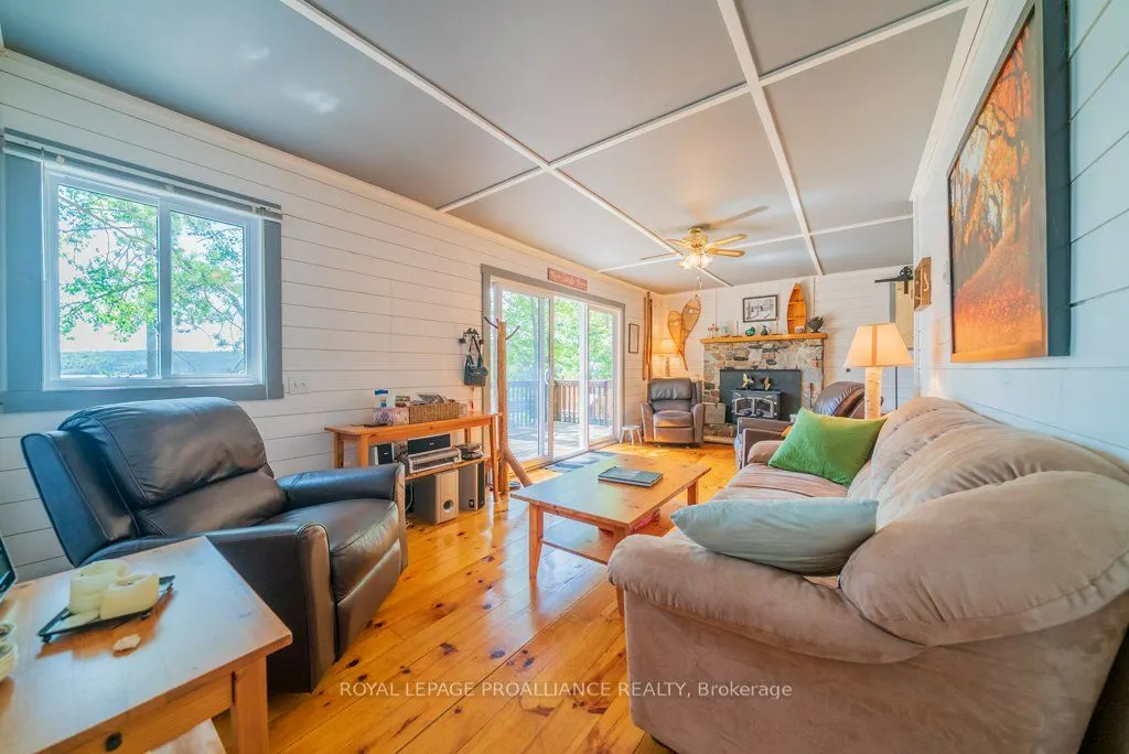 163 Mazinaw Lake