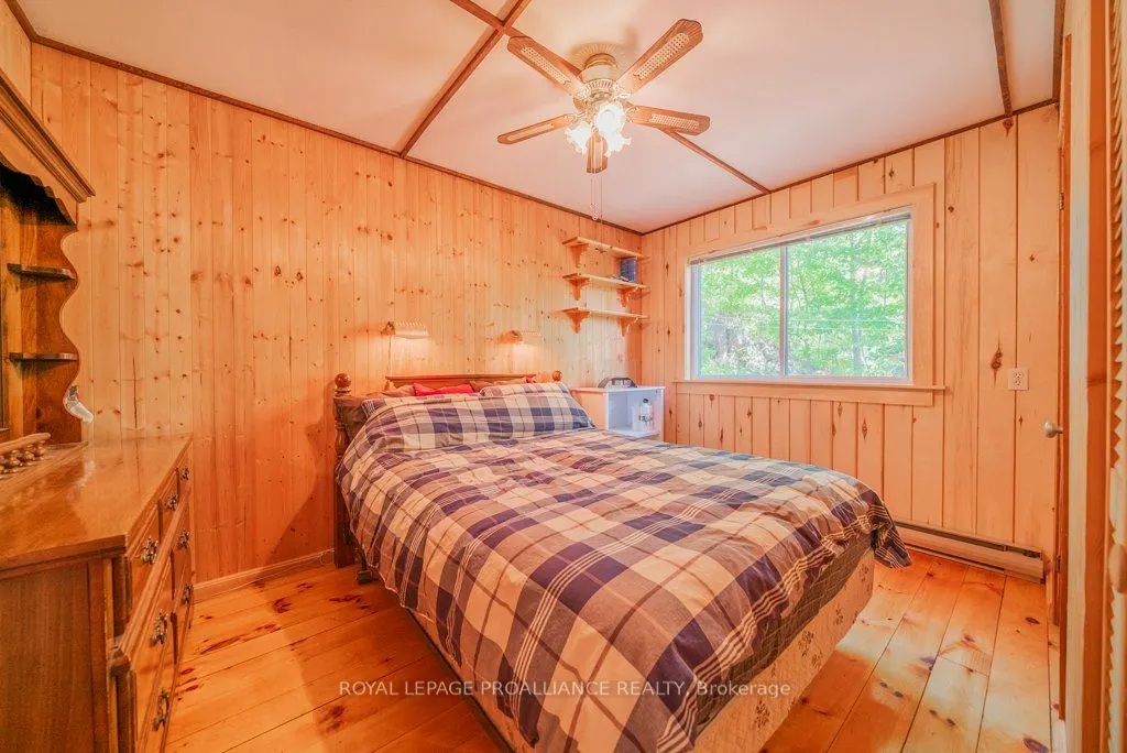 163 Mazinaw Lake