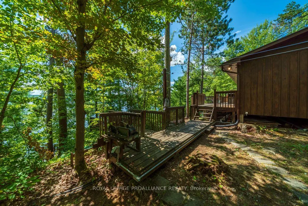 163 Mazinaw Lake