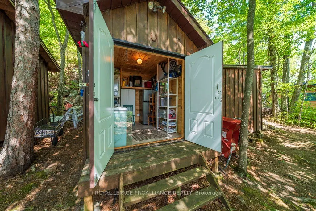 163 Mazinaw Lake