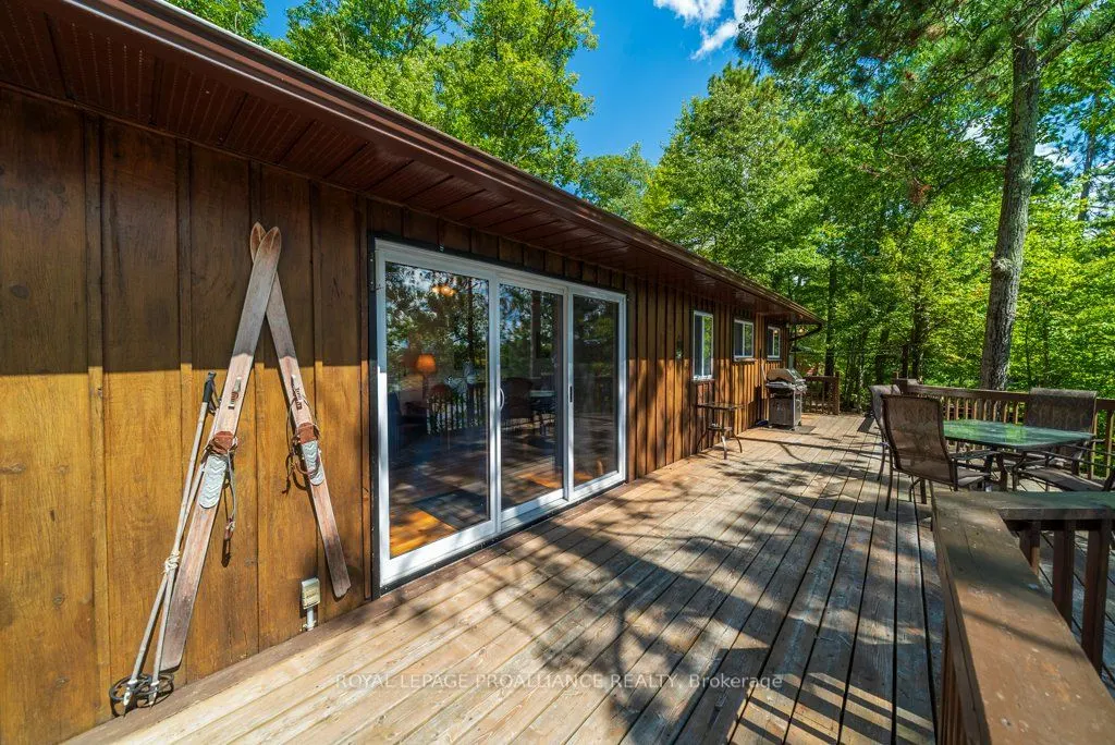 163 Mazinaw Lake