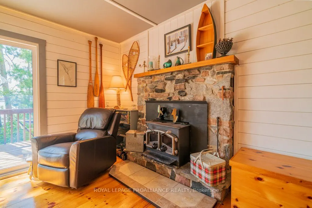 163 Mazinaw Lake