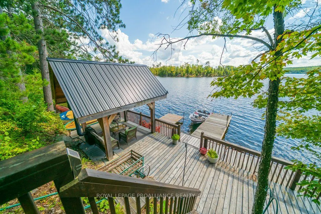163 Mazinaw Lake