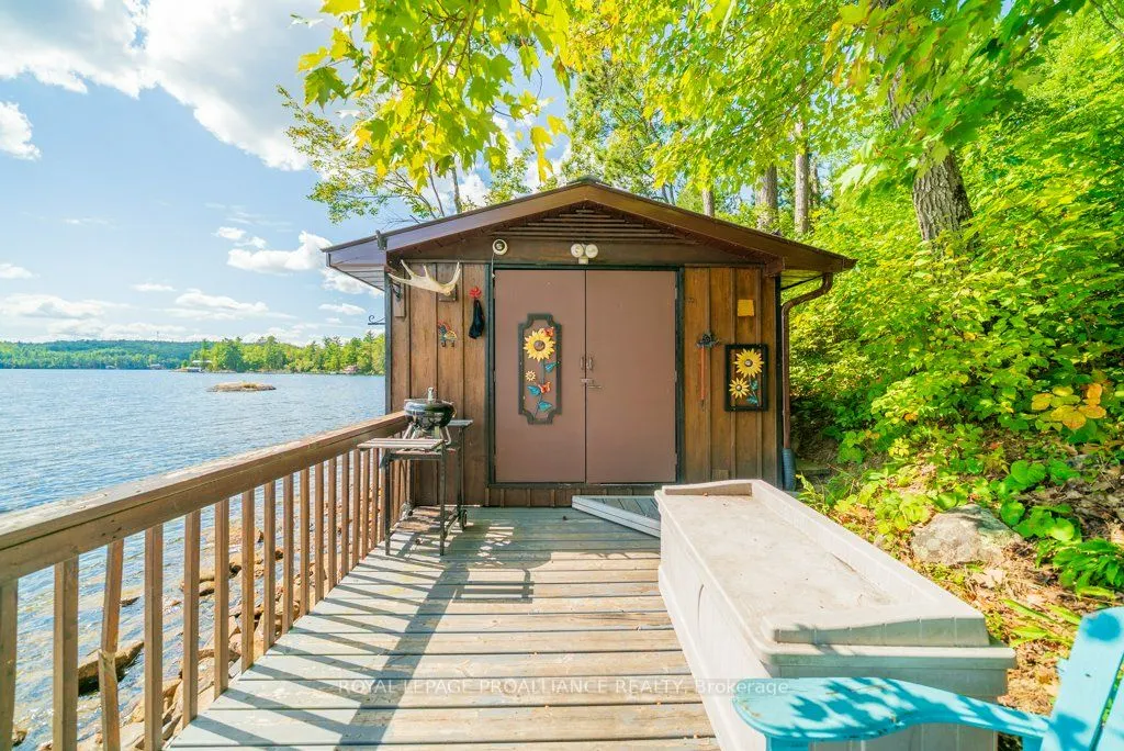 163 Mazinaw Lake