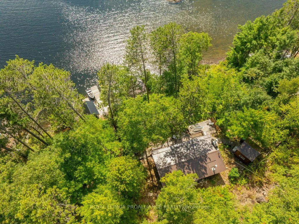 163 Mazinaw Lake