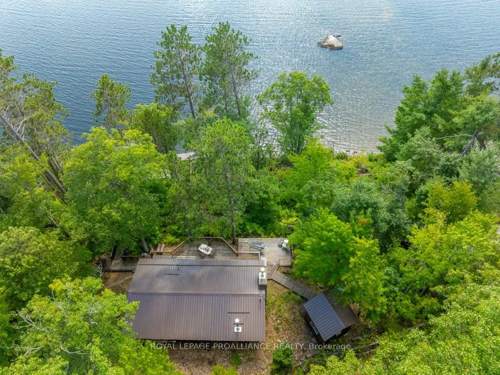 163 Mazinaw Lake
