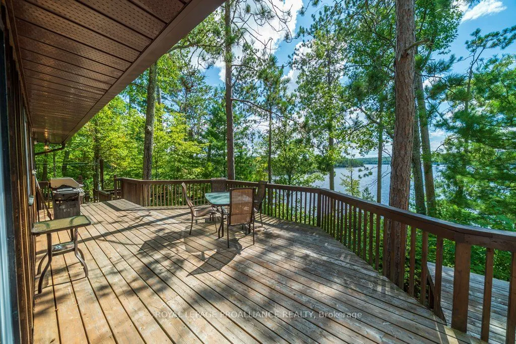163 Mazinaw Lake