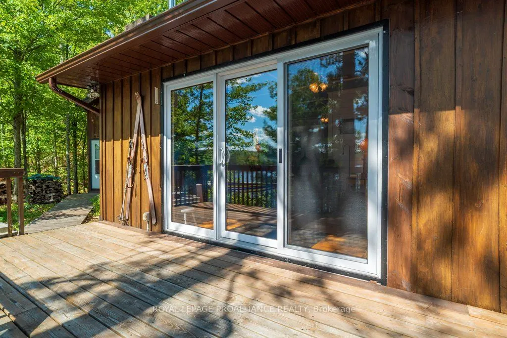 163 Mazinaw Lake