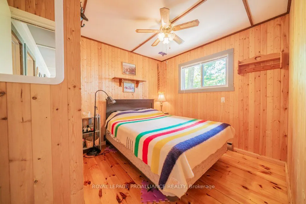 163 Mazinaw Lake