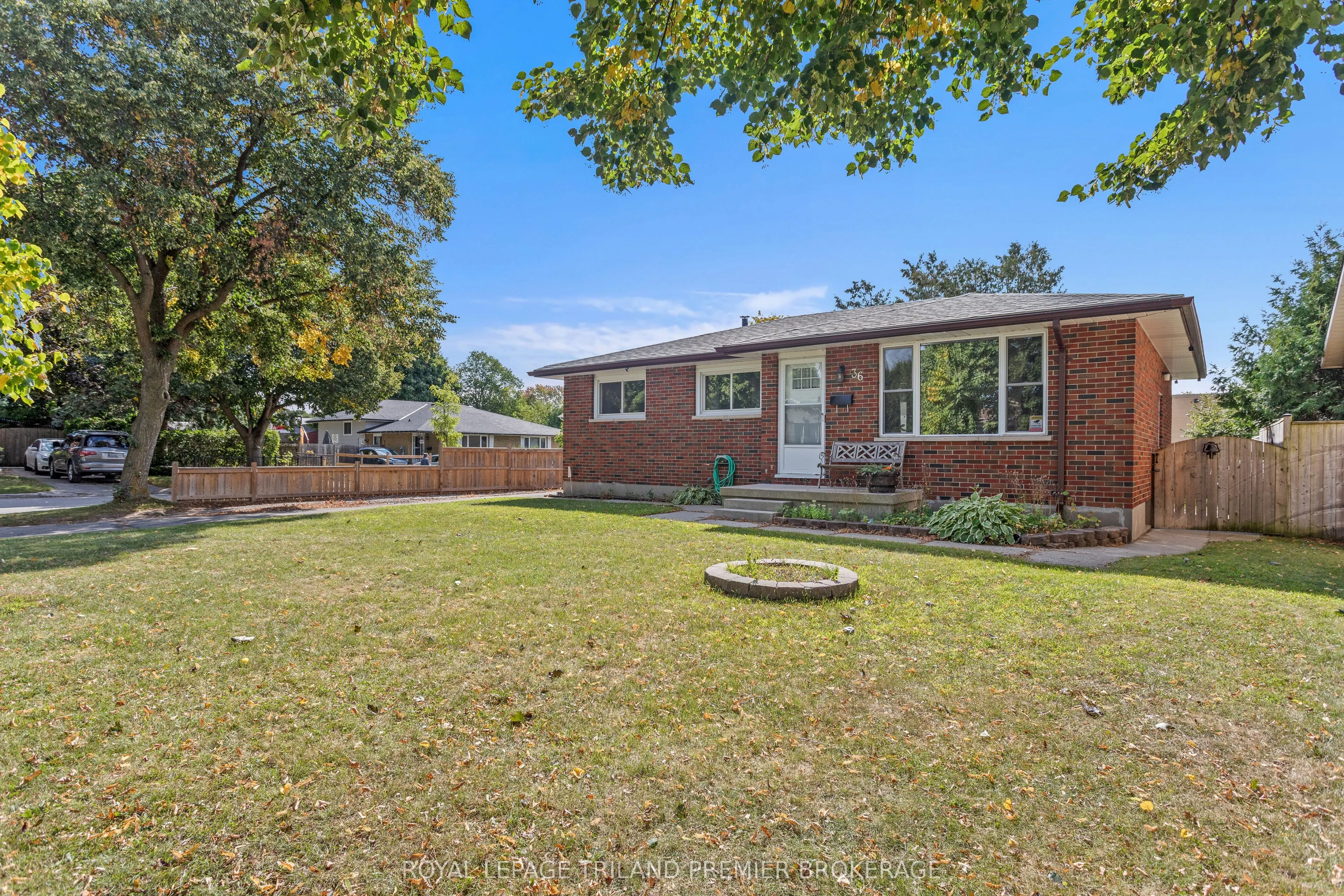 36 Genevive Crescent
