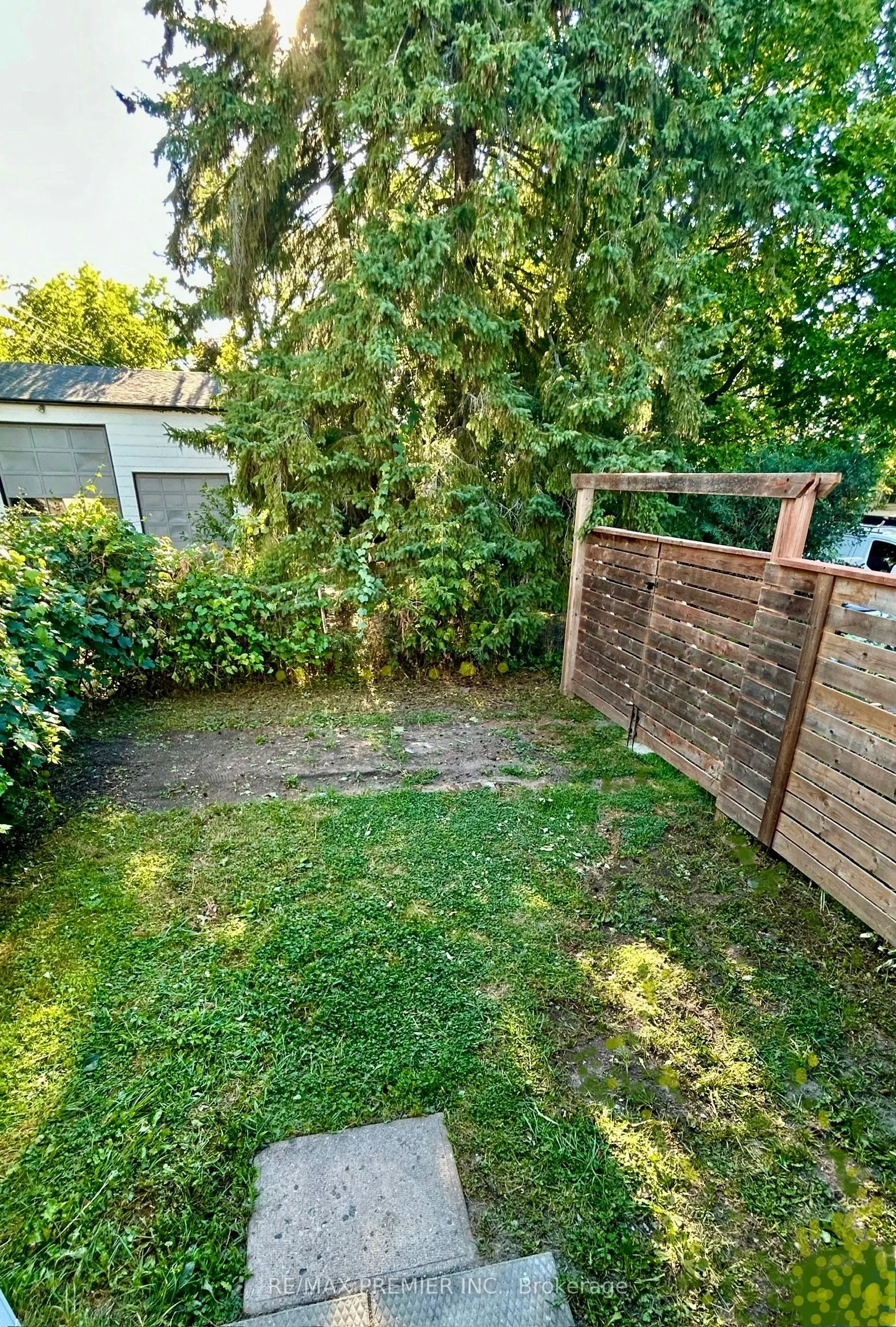 10 Patrick St