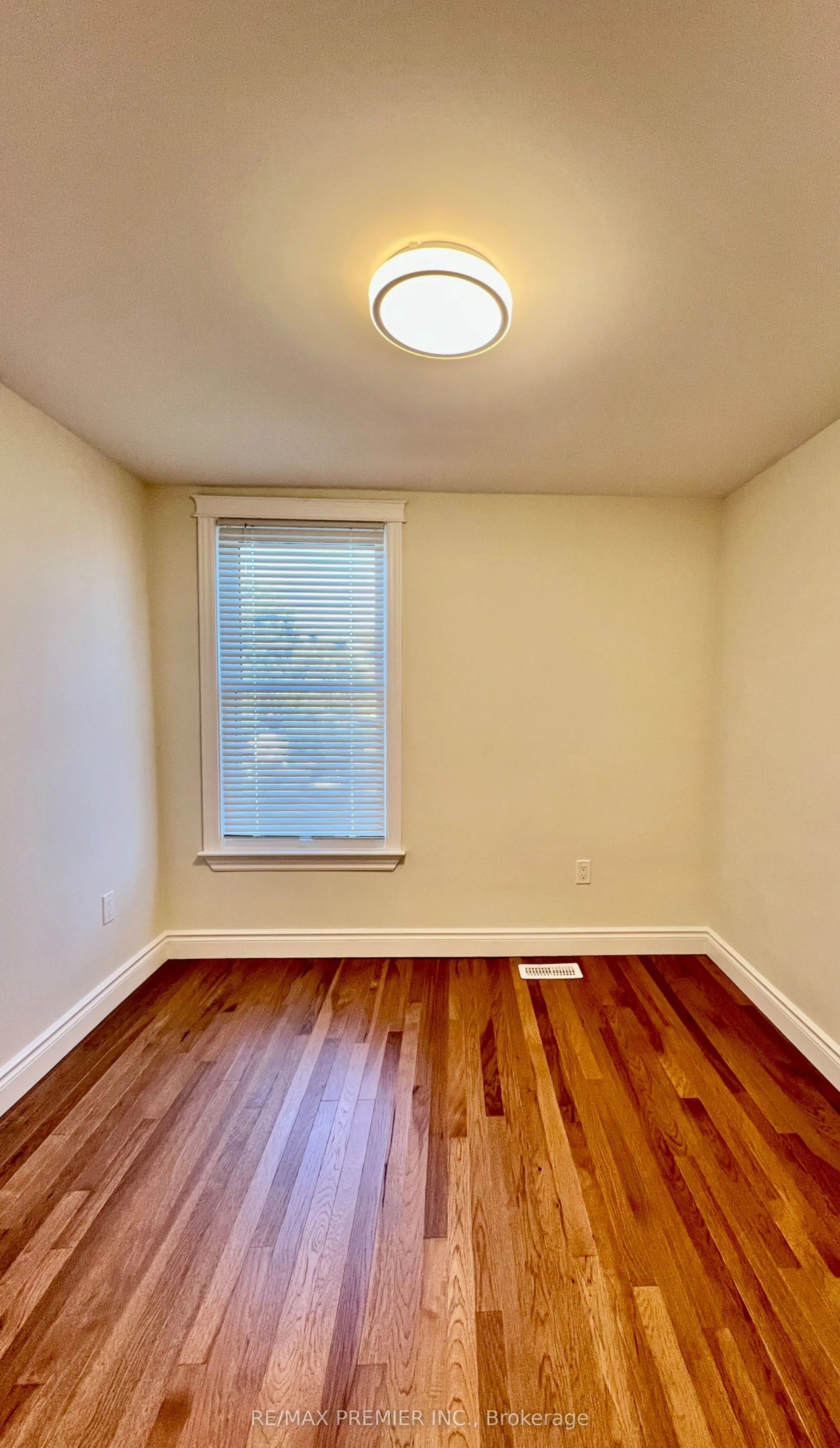 10 Patrick St