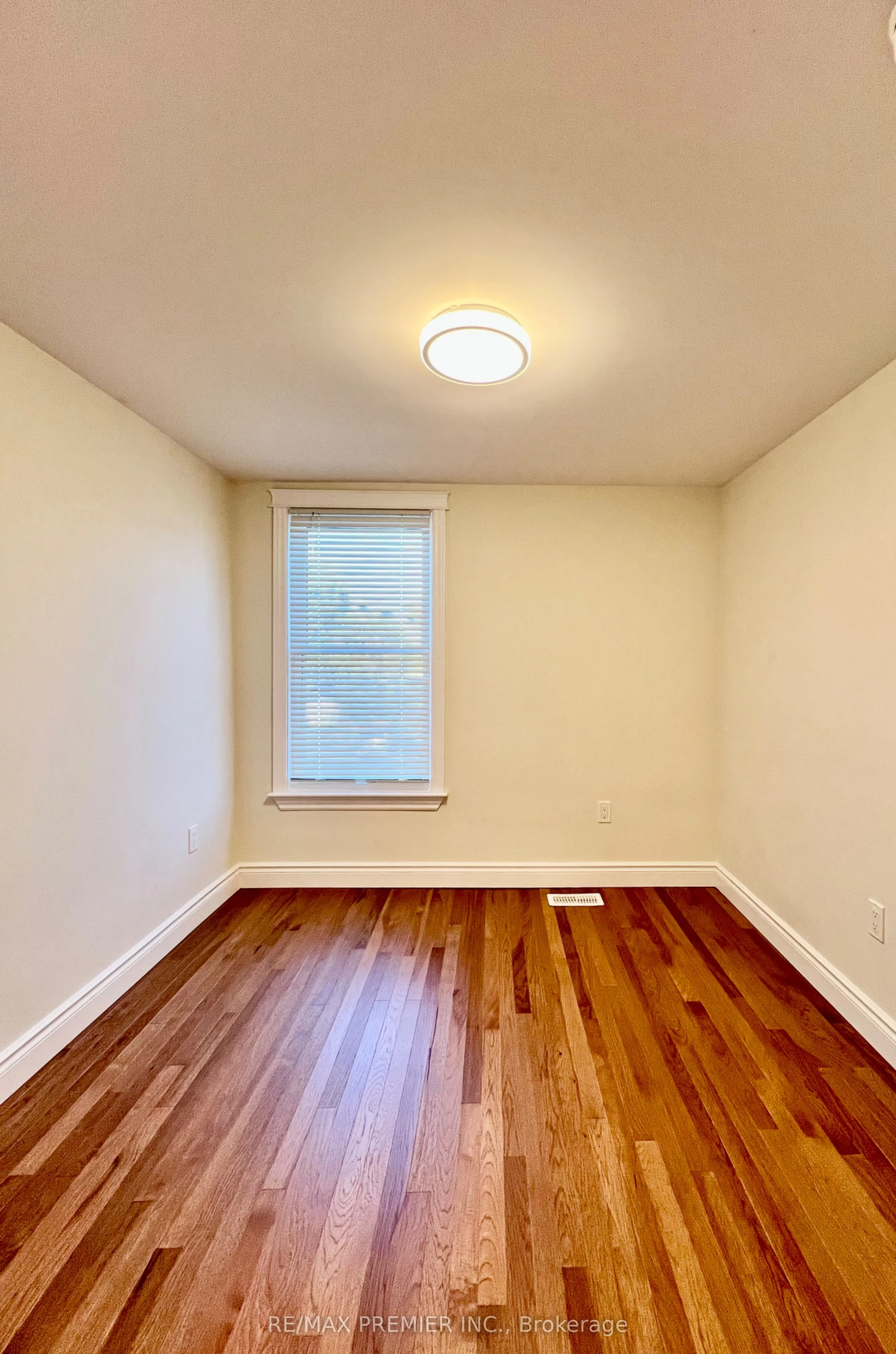10 Patrick St