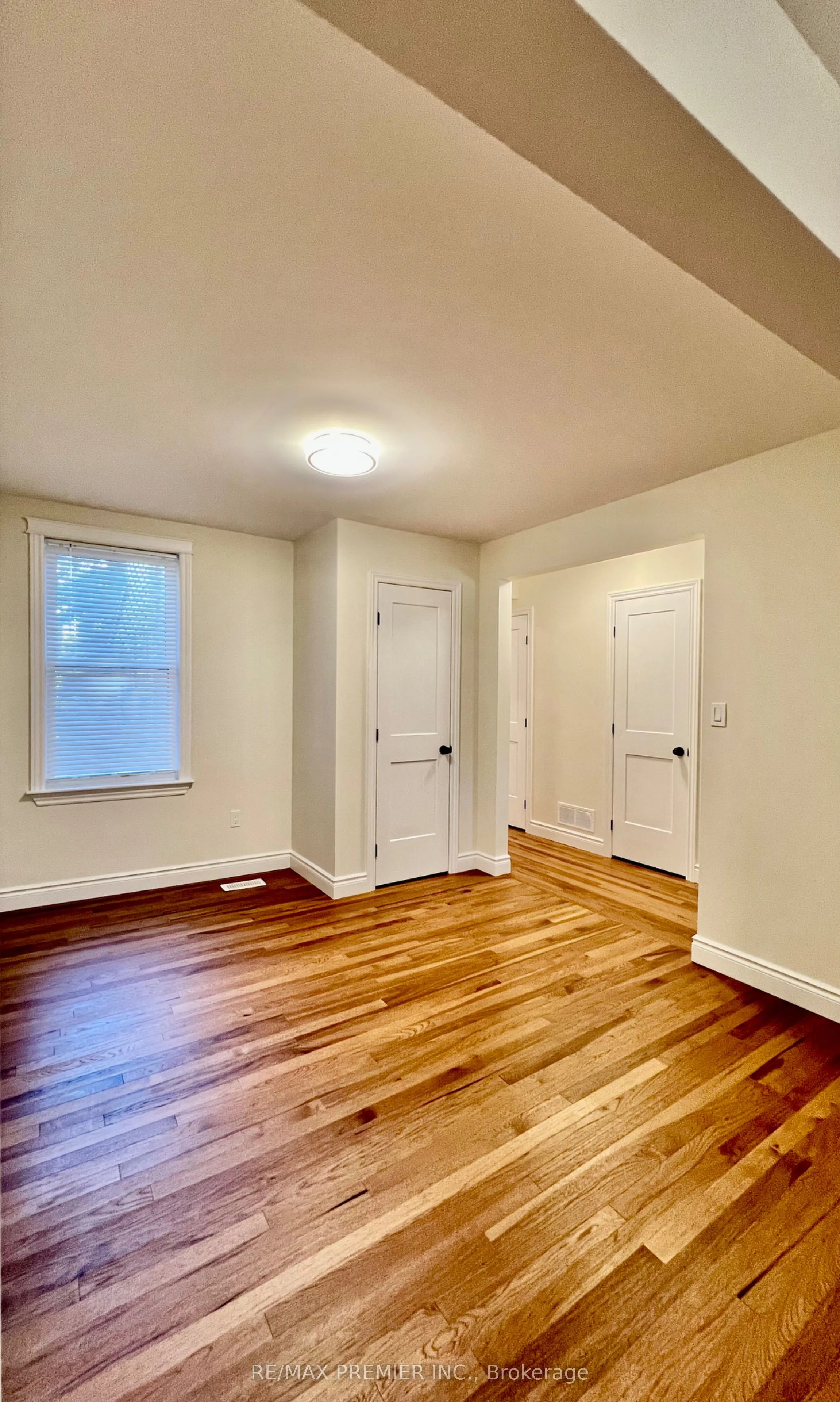 10 Patrick St