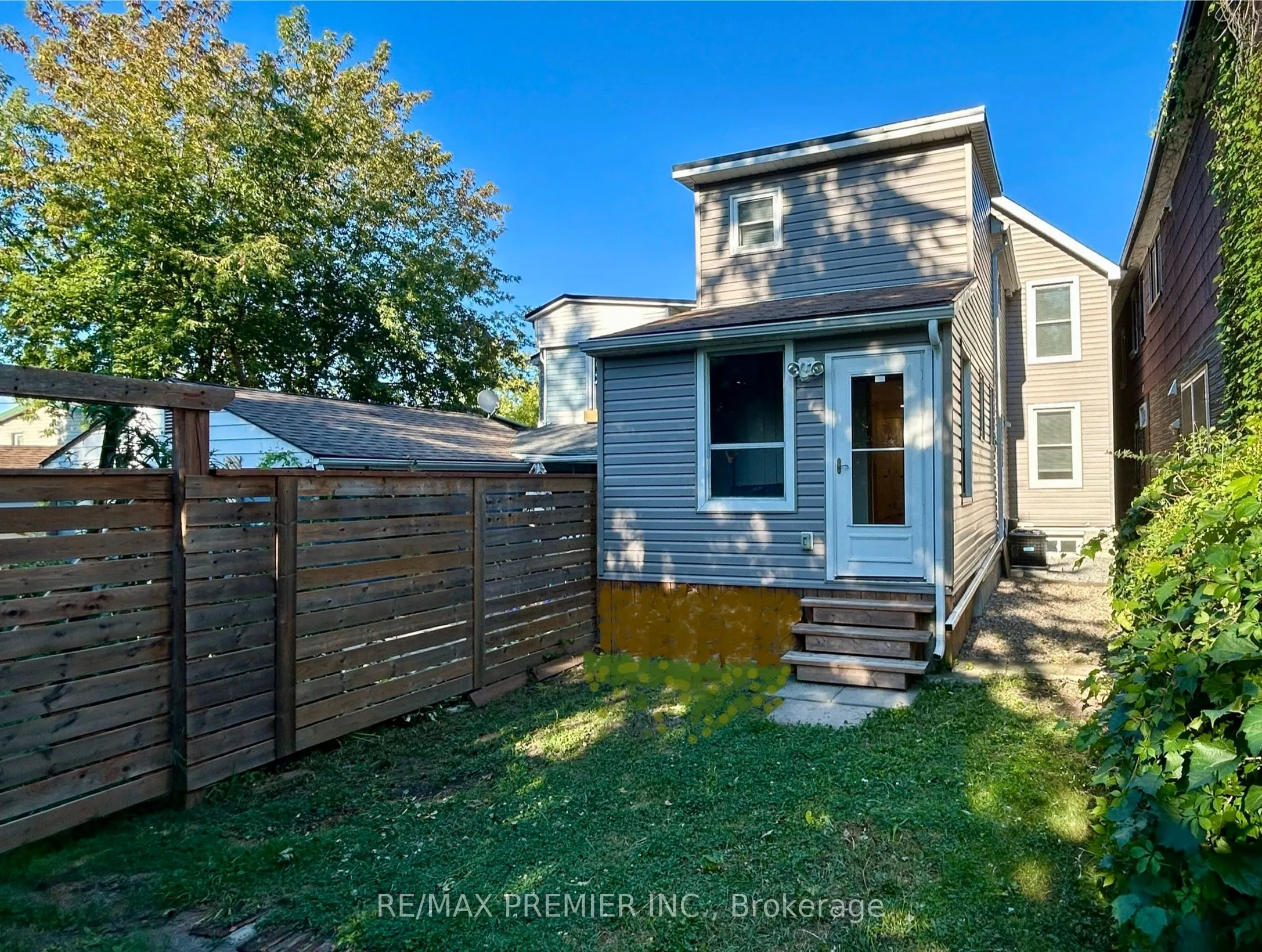 10 Patrick St