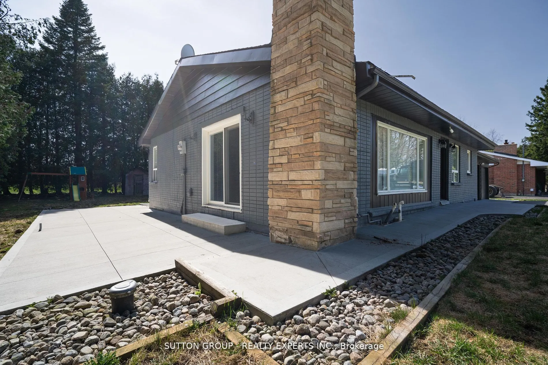 4934 Trafalgar Road N