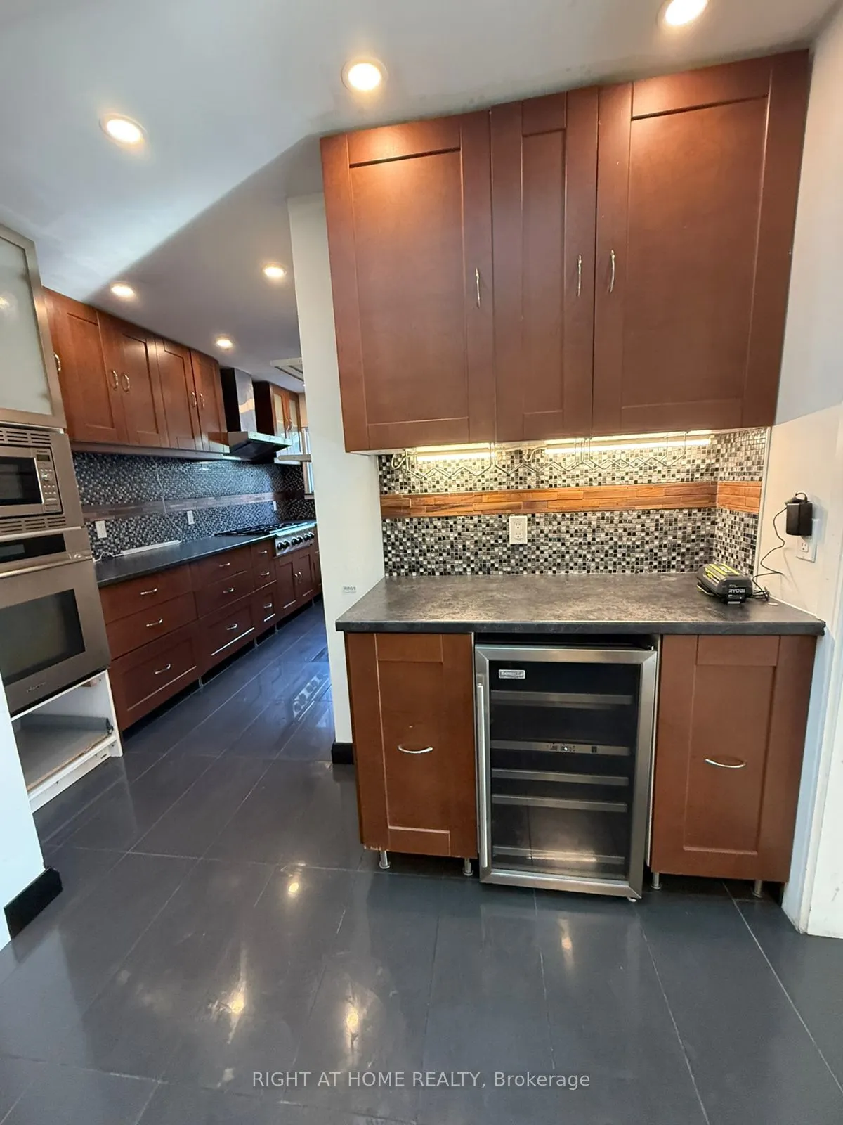 231 MICHAELMAS Street, #Main