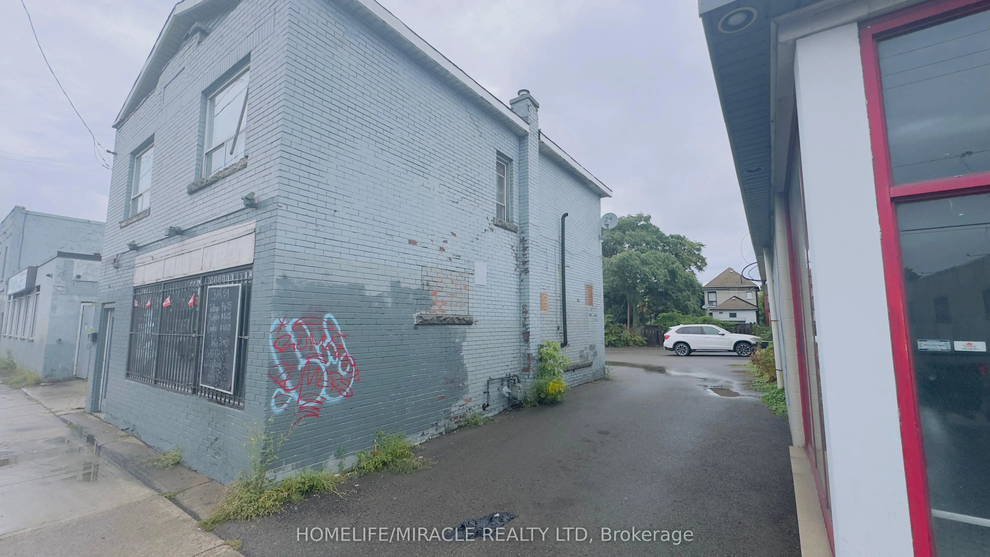 935 Barton Street E