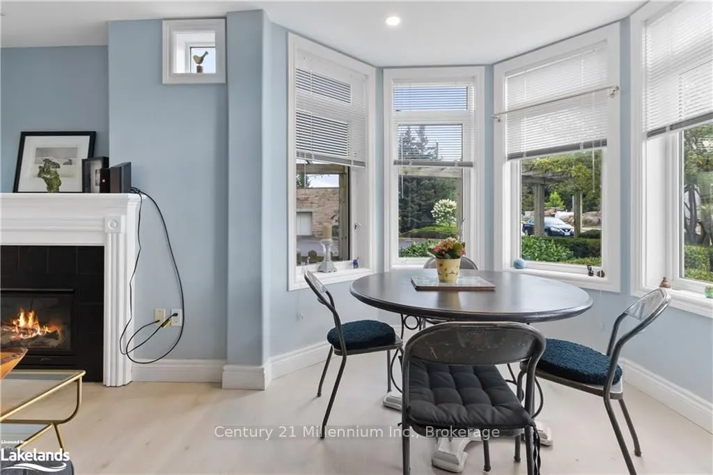 10 BAY Street E, #101