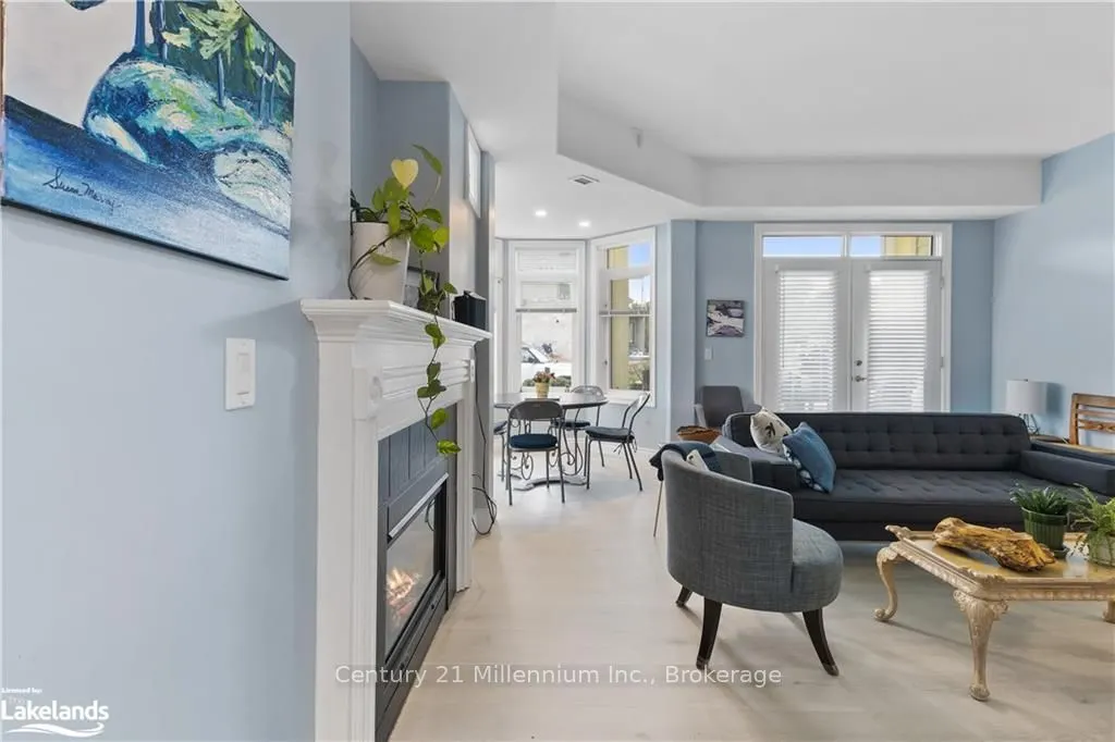 10 BAY Street E, #101
