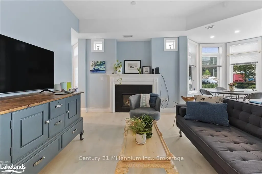 10 BAY Street E, #101