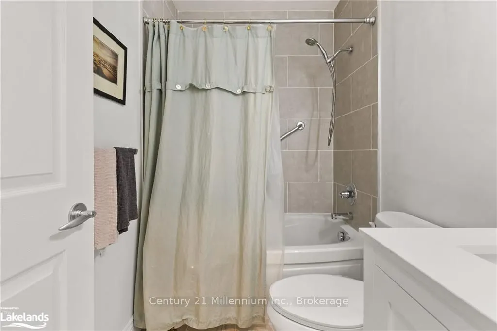 10 BAY Street E, #101