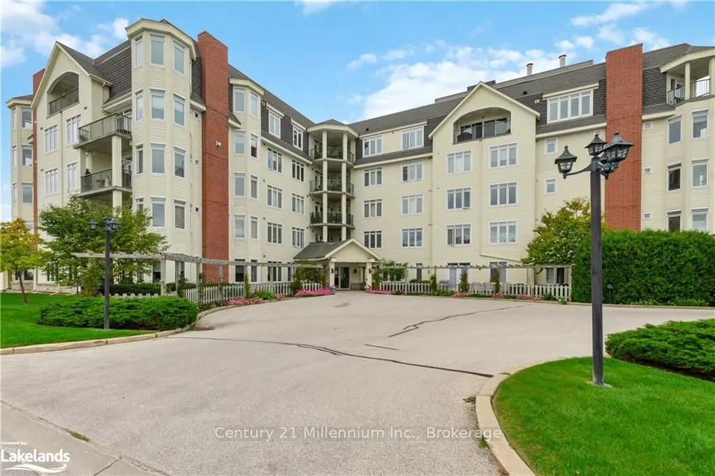 10 BAY Street E, #101
