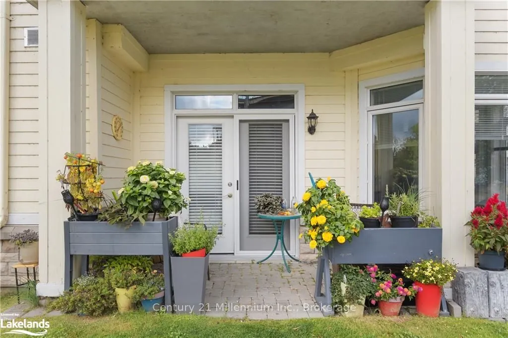 10 BAY Street E, #101