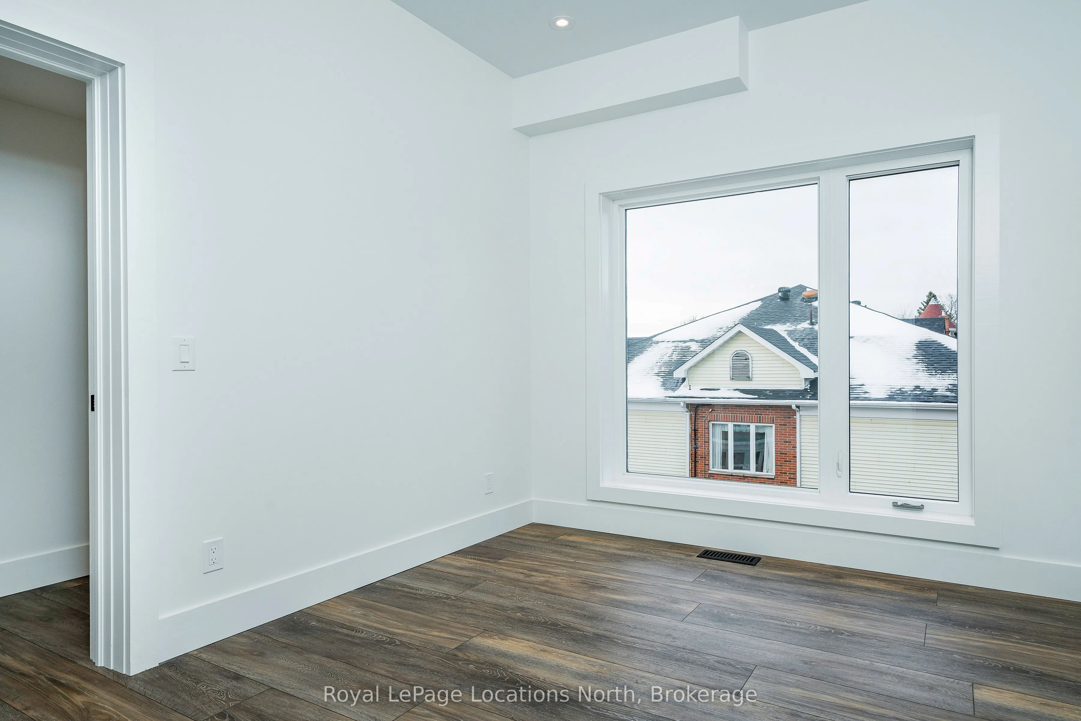 20 Alice Street E, #4