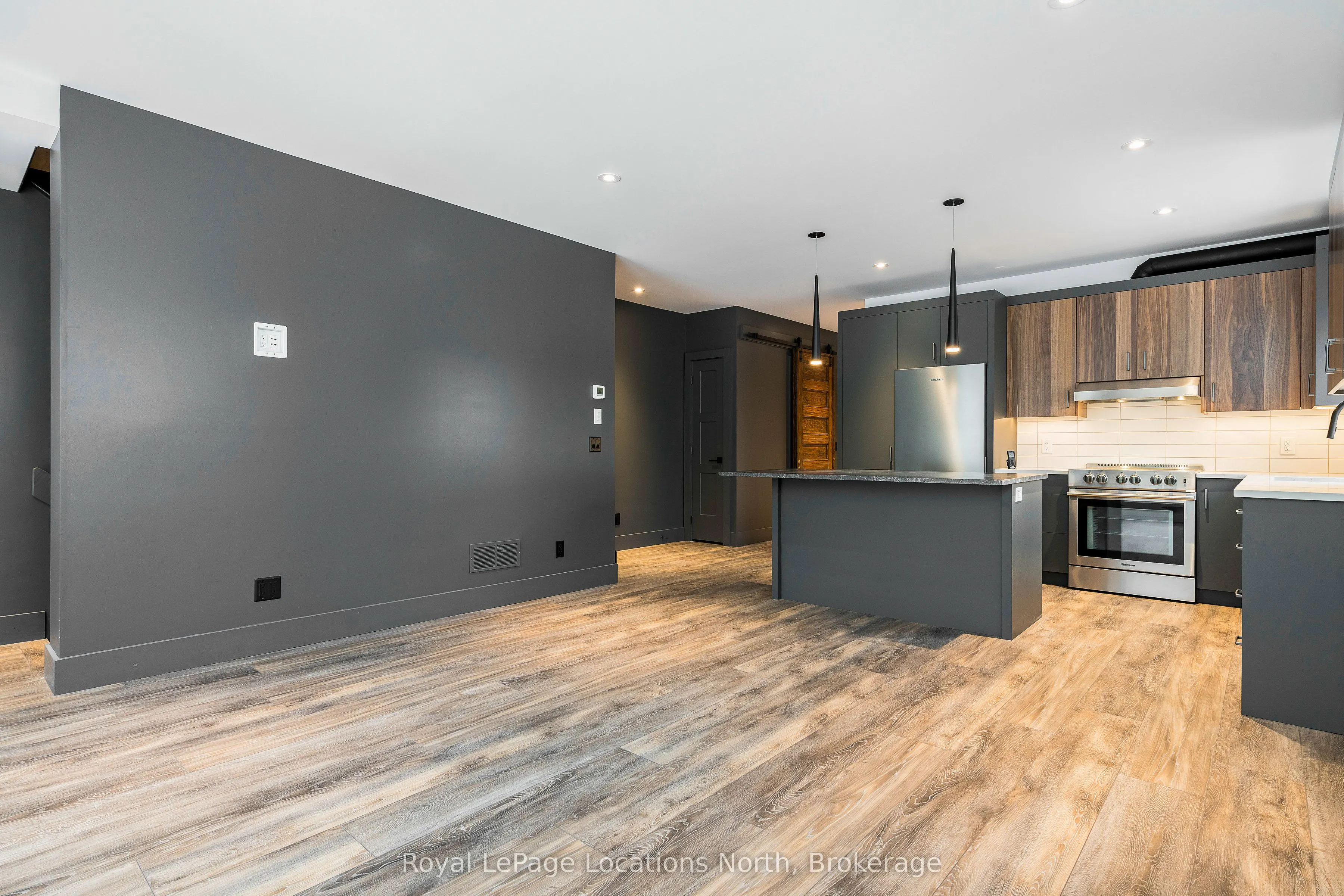 20 Alice Street E, #4