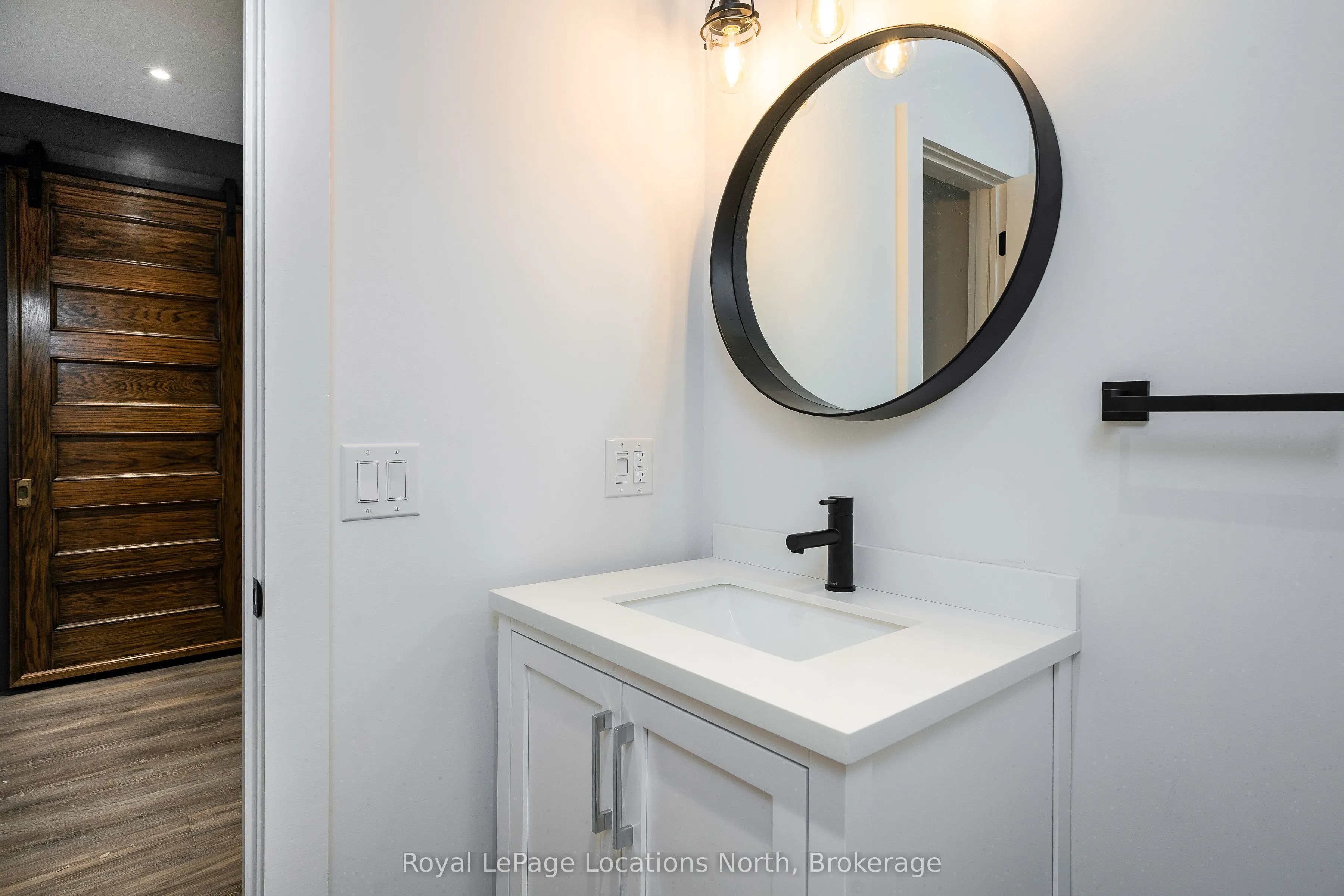 20 Alice Street E, #4