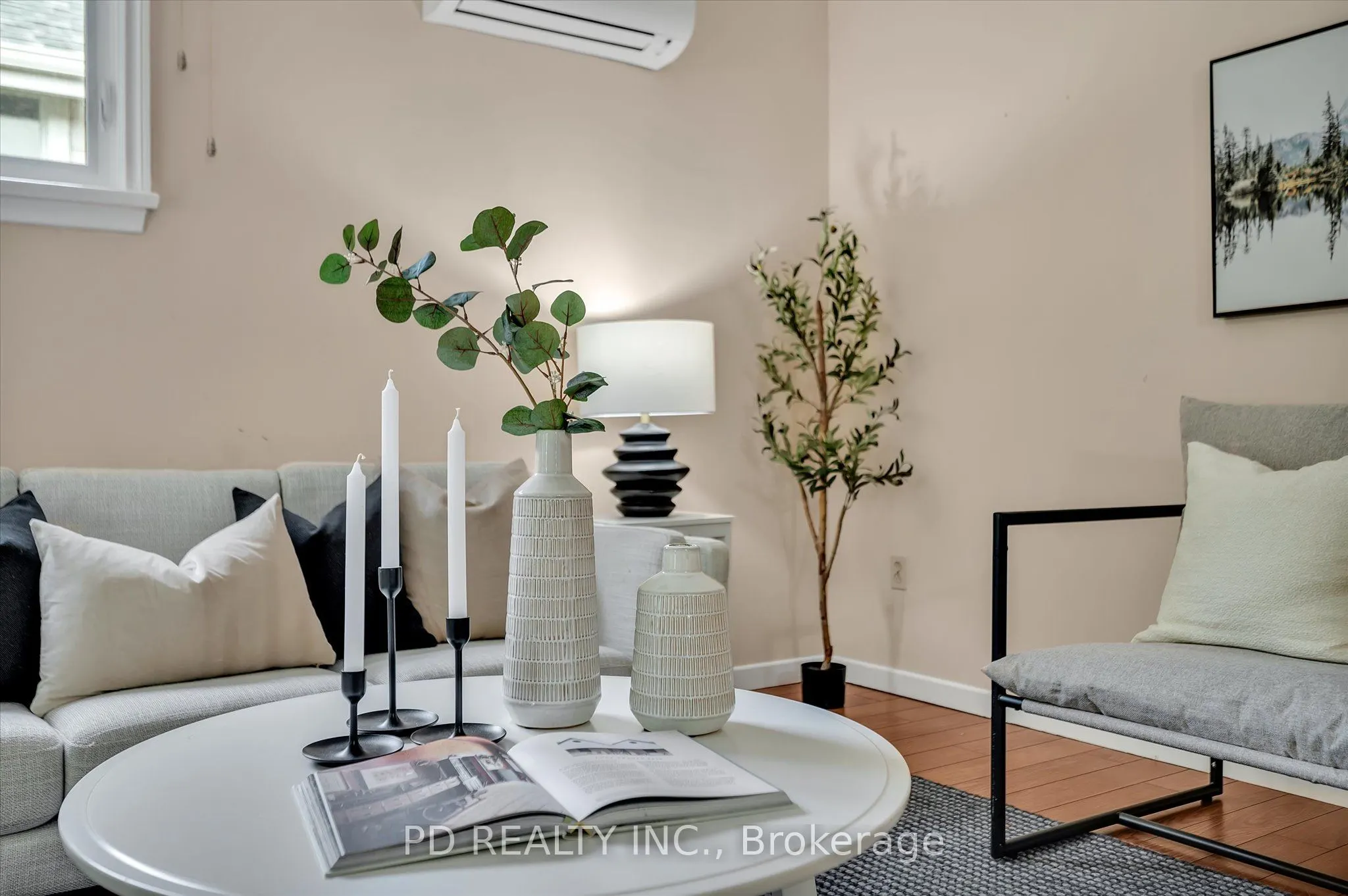 28 Bond Street E