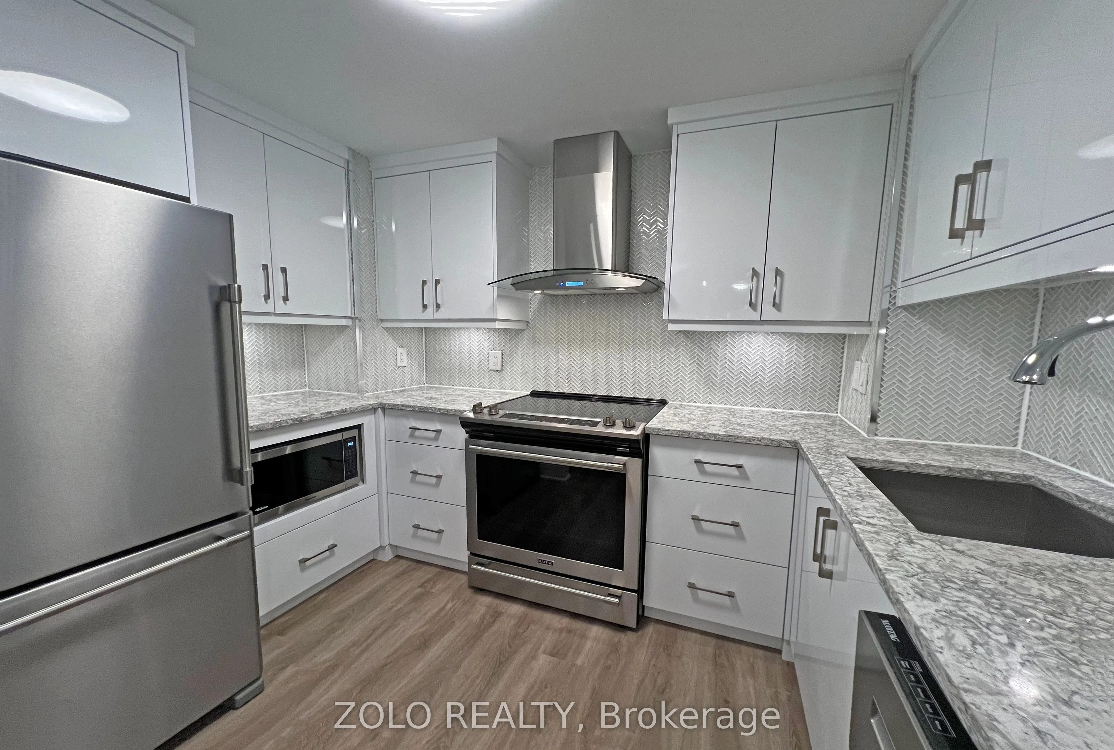 915 Elmsmere Road, #1011