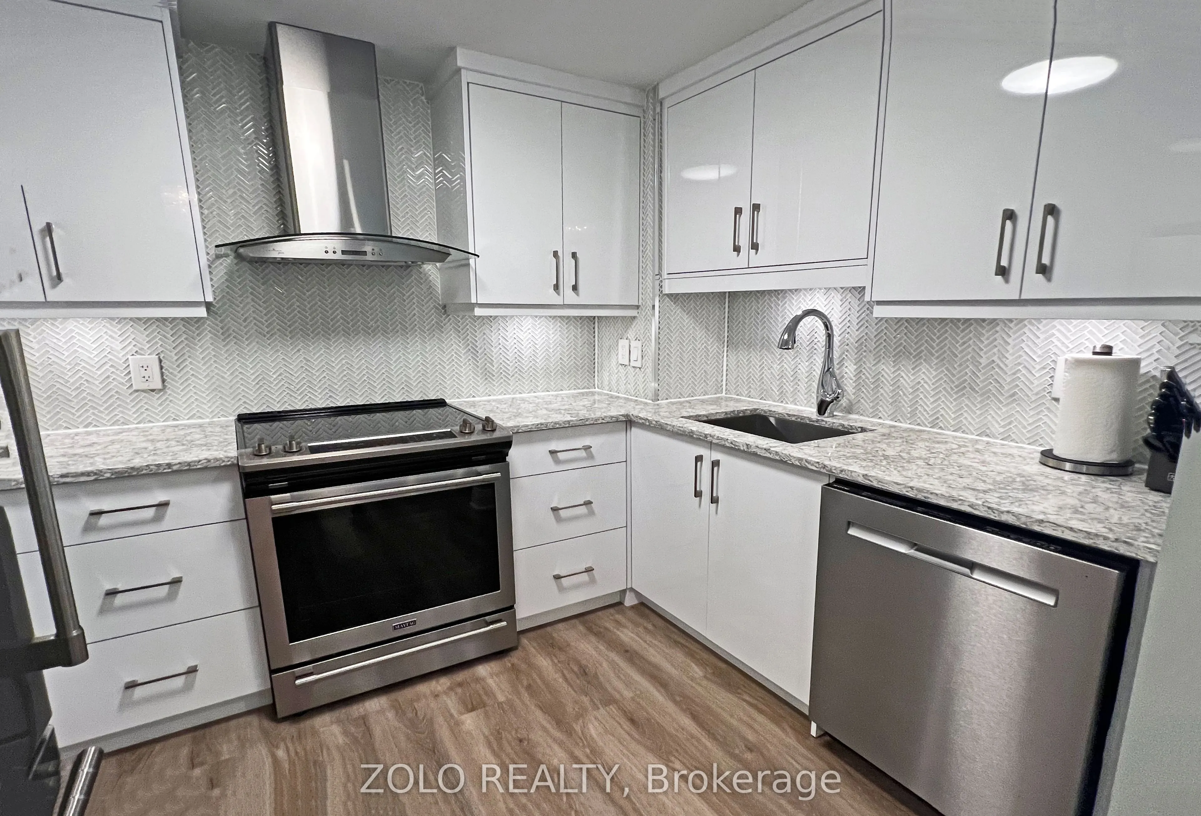 915 Elmsmere Road, #1011