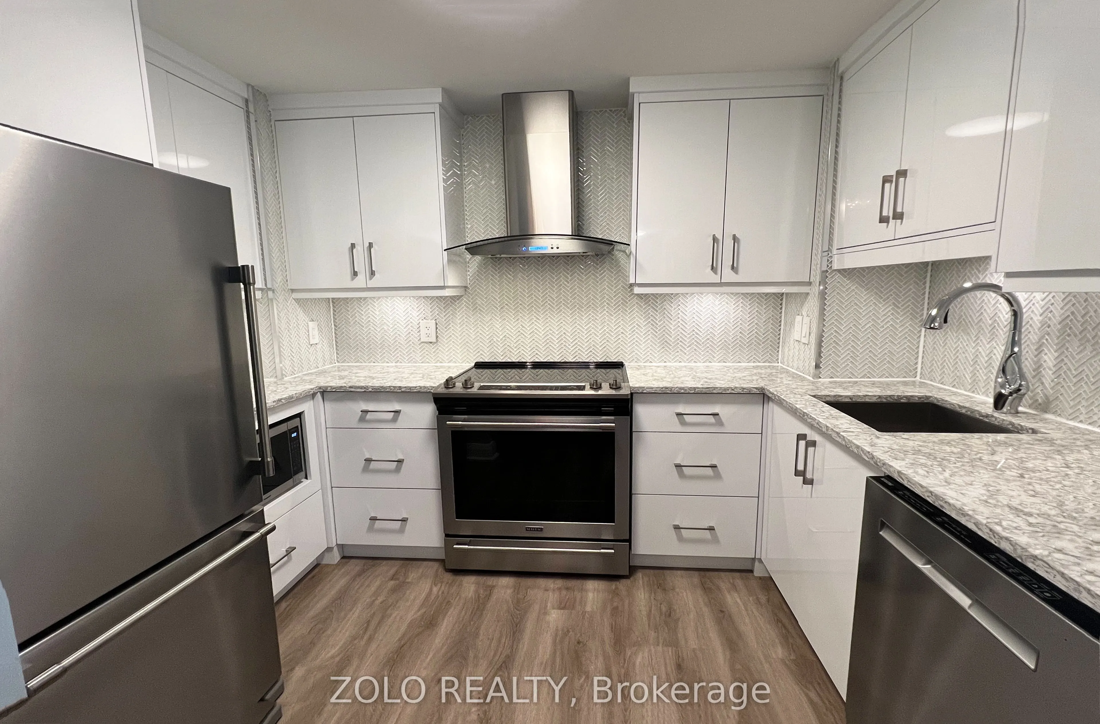915 Elmsmere Road, #1011