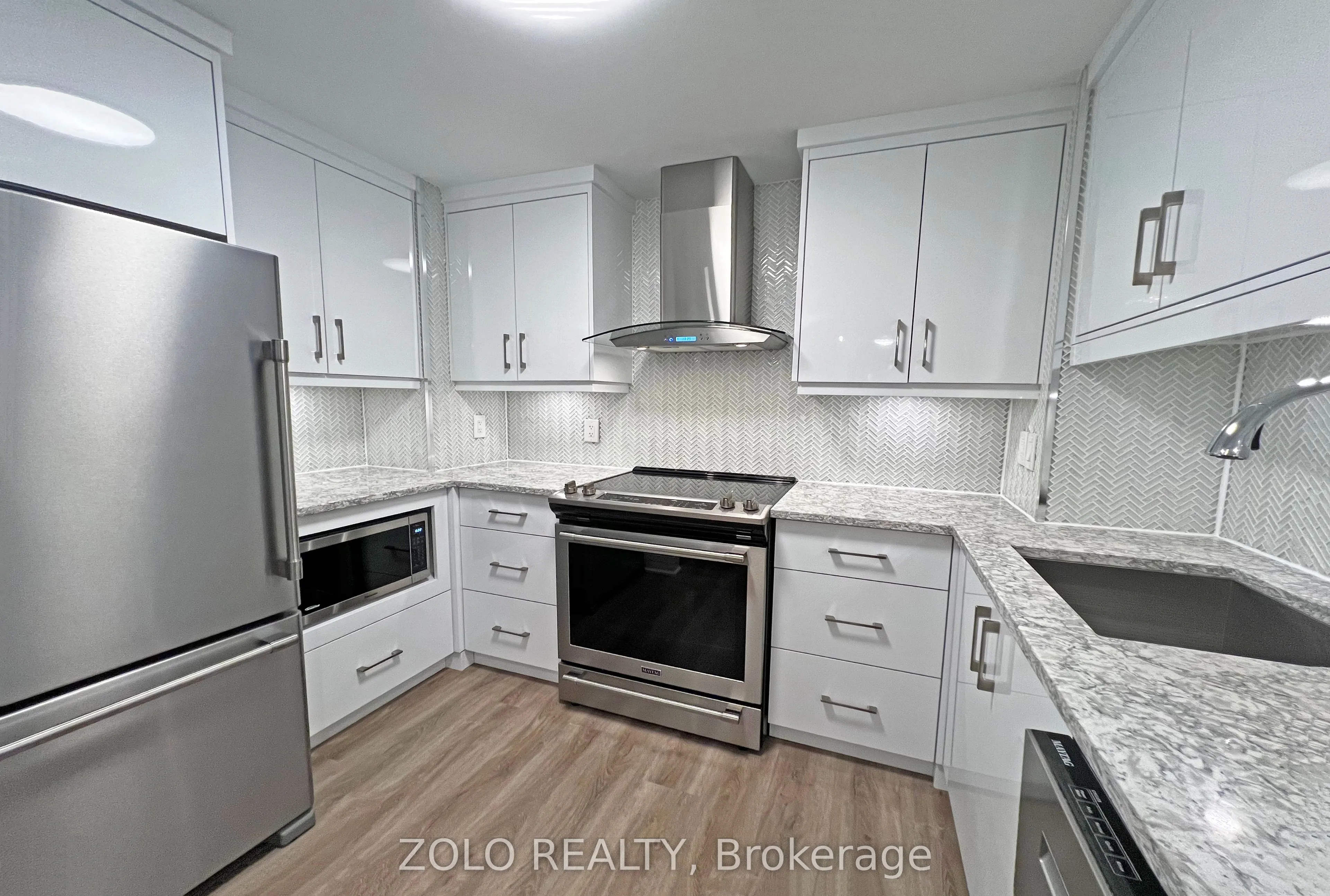 915 Elmsmere Road, #1011