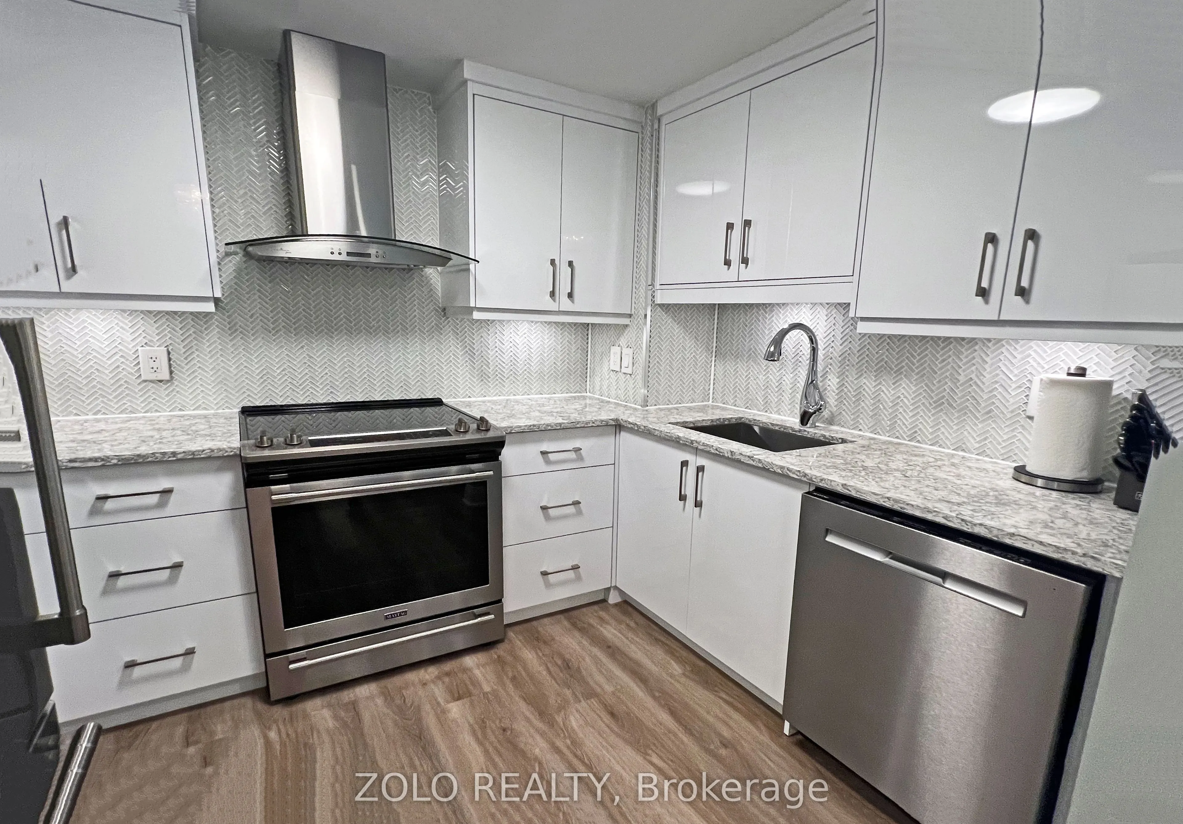 915 Elmsmere Road, #1011